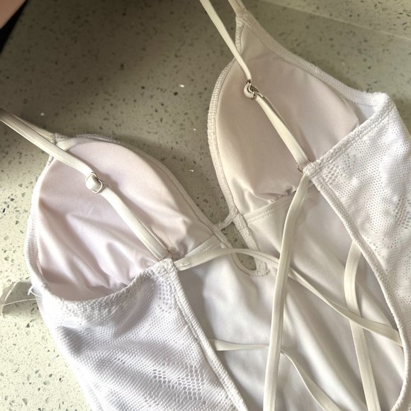 Design Lab White One Piece Bathing Suit | Women's Bathing Suit Size large - Picture 4 of 9